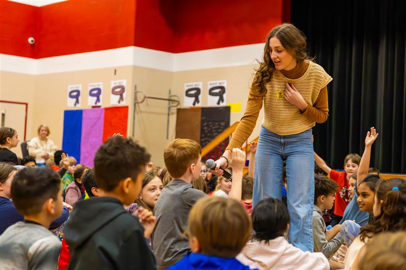 High school actors perform for younger students